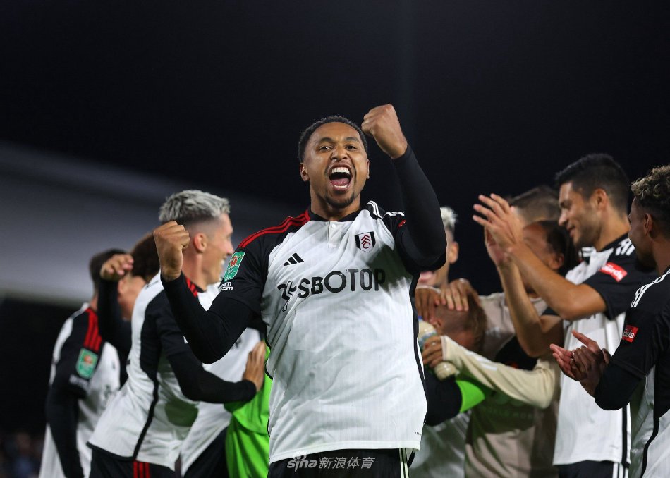 足球比赛中 足球比赛中