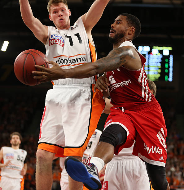 在新教练的 在新教练的